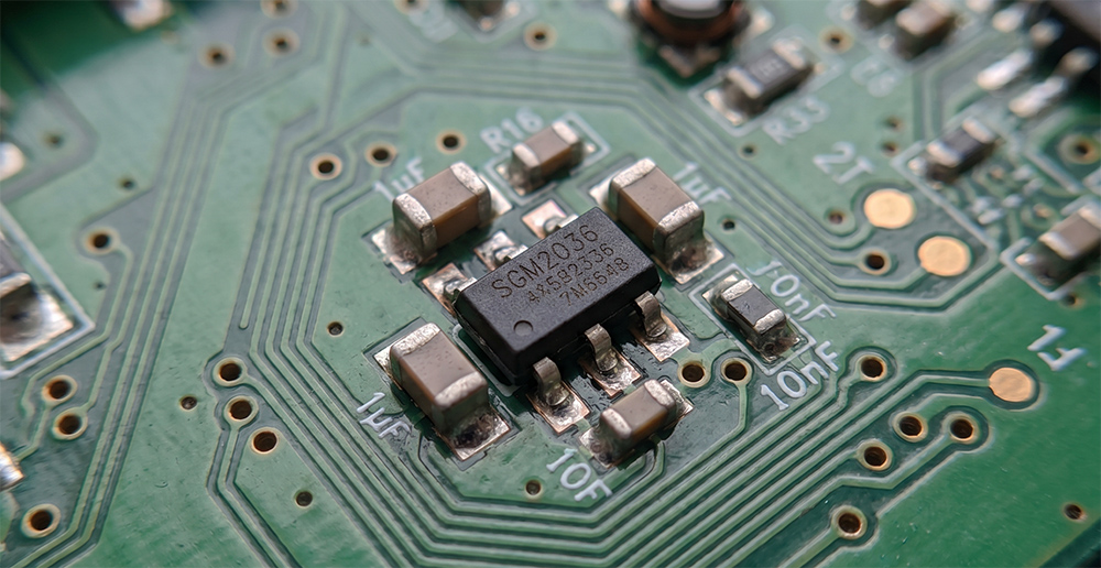 圣邦微SGM2036在TWS充电仓主板上的标准PCB Layout实拍图，注意BP脚外接Cnr电容